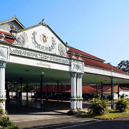 Wijaya Imperial Hotel Baturetno Exterior photo