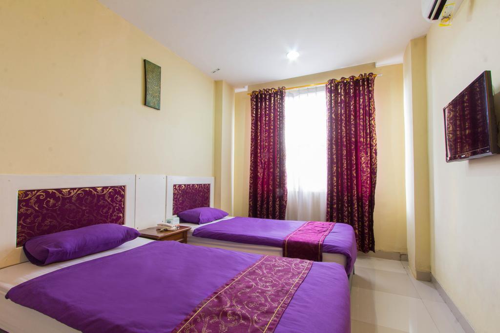Wijaya Imperial Hotel Baturetno Exterior photo