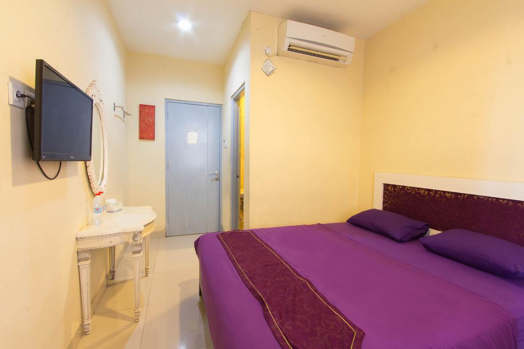 Wijaya Imperial Hotel Baturetno Exterior photo